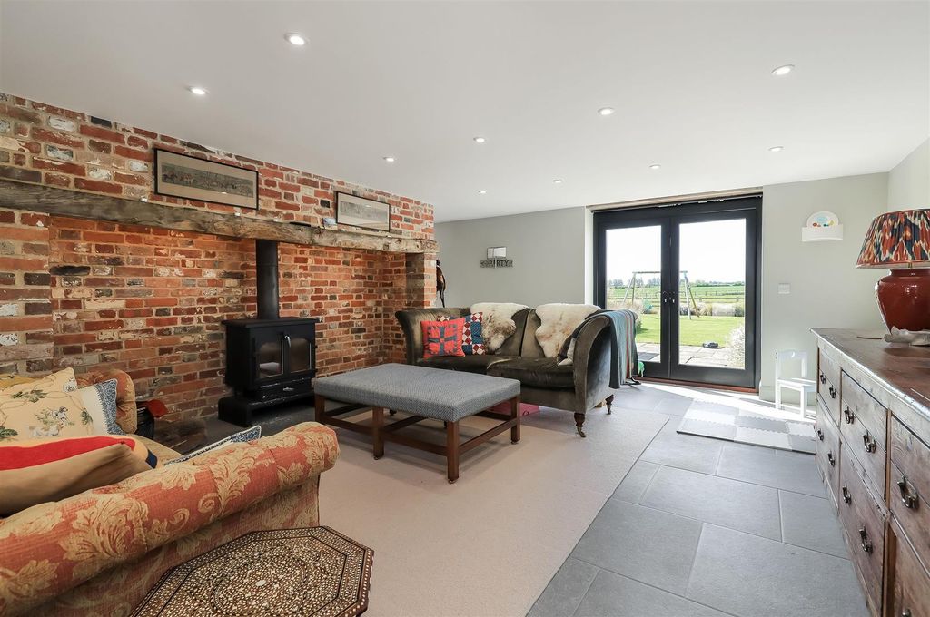 Property photo 3 of 9 Sitting Room