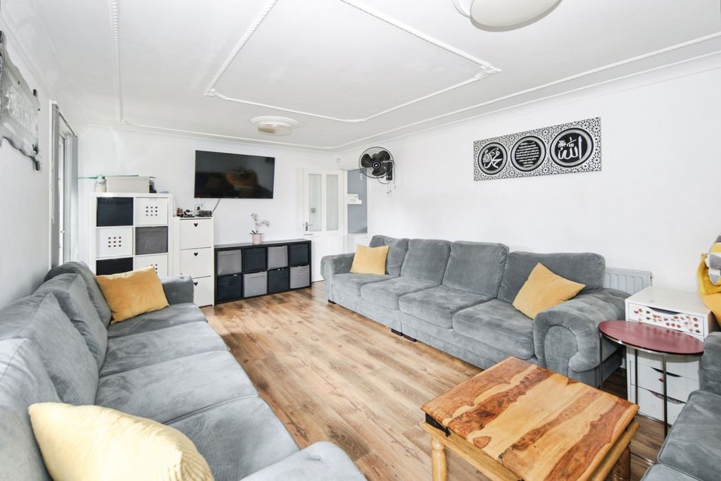 Property photo 2 of 18 Pbox-Img.Jpg