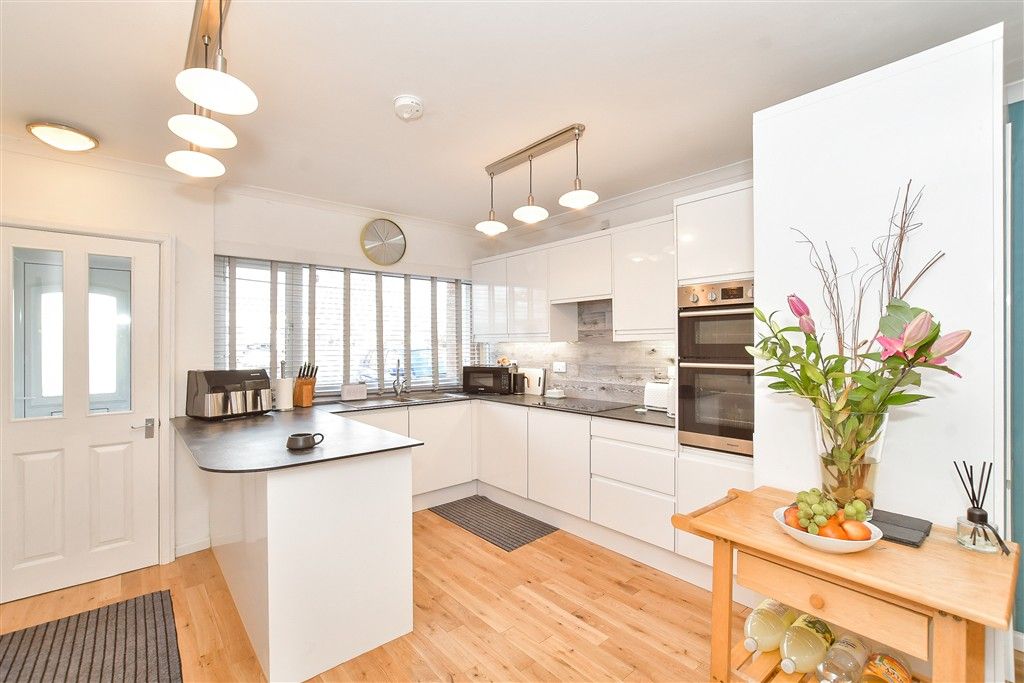 Property photo 3 of 14 Kitchen