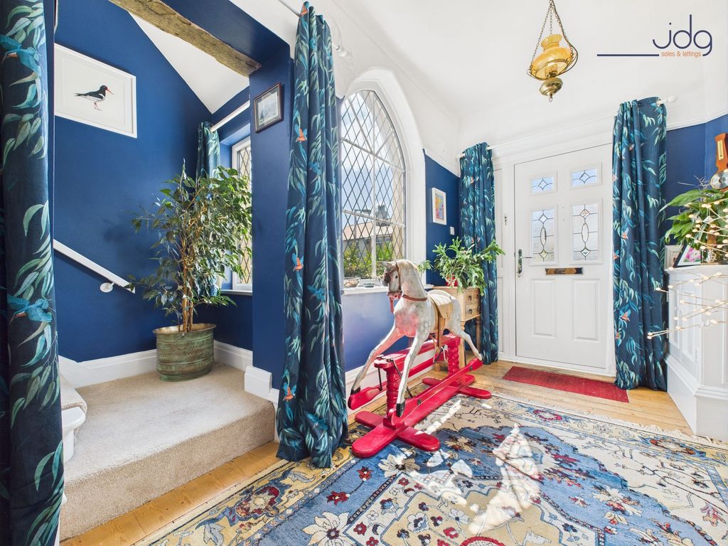 Property photo 3 of 30 Entrance Hall