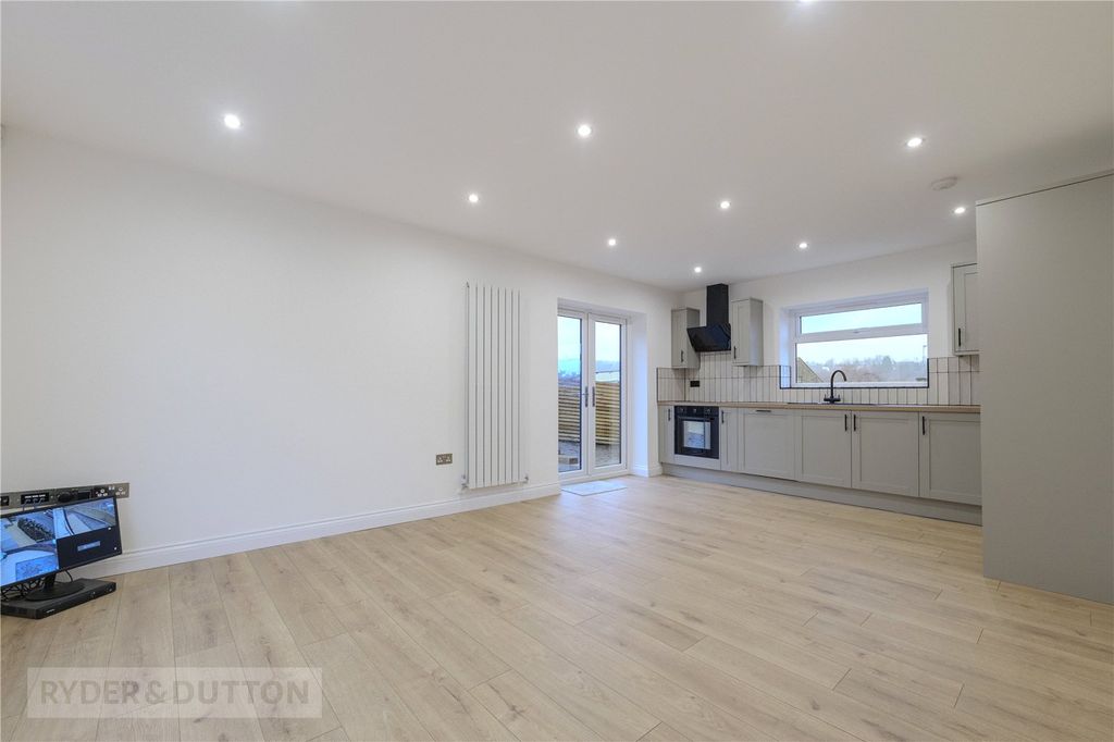 Property photo 3 of 23 Kitchen/Living