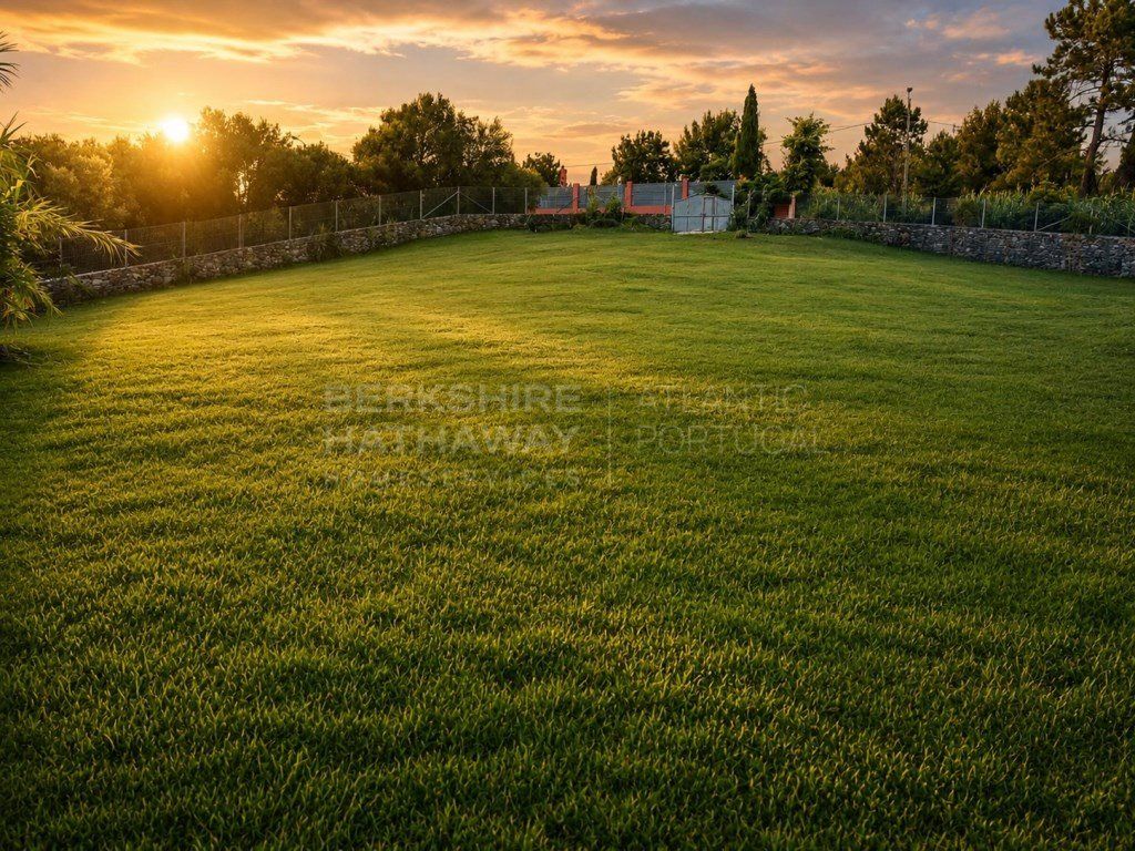 Property photo 1 of 27 Exclusive Land With Approved Project | Colares, Sintra