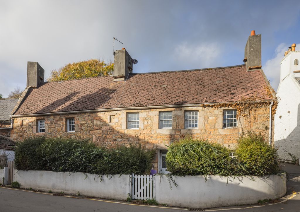 Property photo 2 of 13