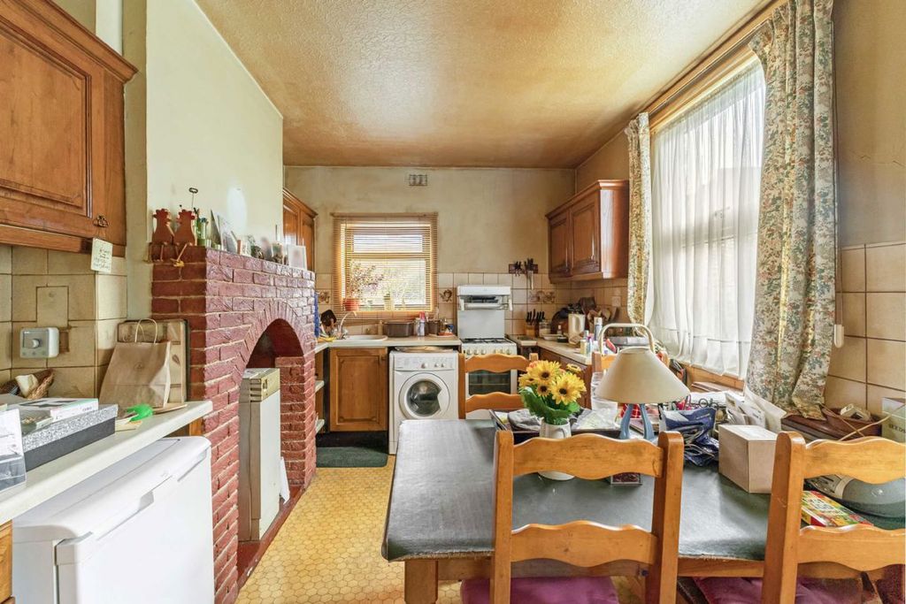 Property photo 3 of 6