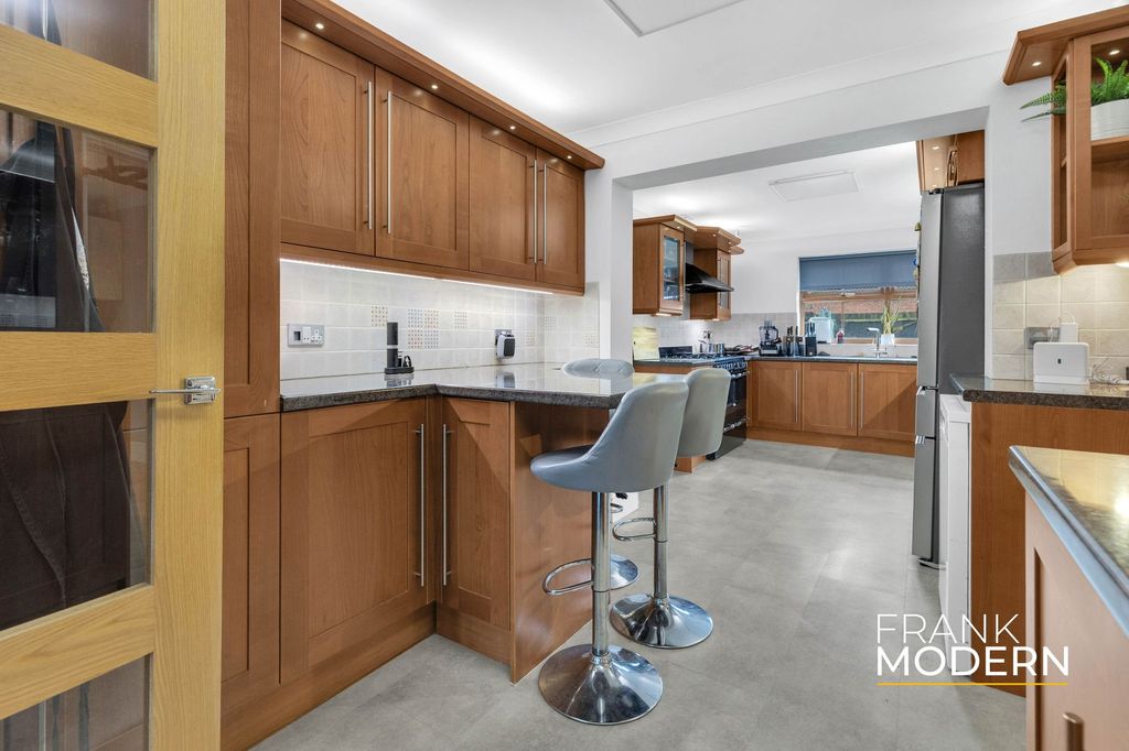 Property photo 3 of 40 Kitchen