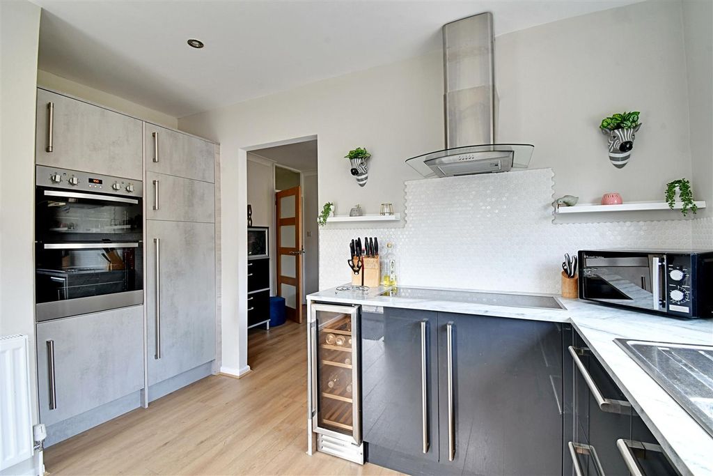 Property photo 3 of 37 Kitchen 3.Jpg