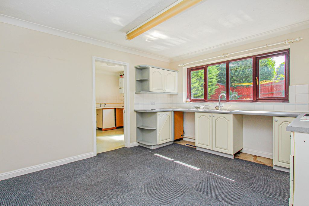 Property photo 2 of 17 Kitchen/Breakfast Room