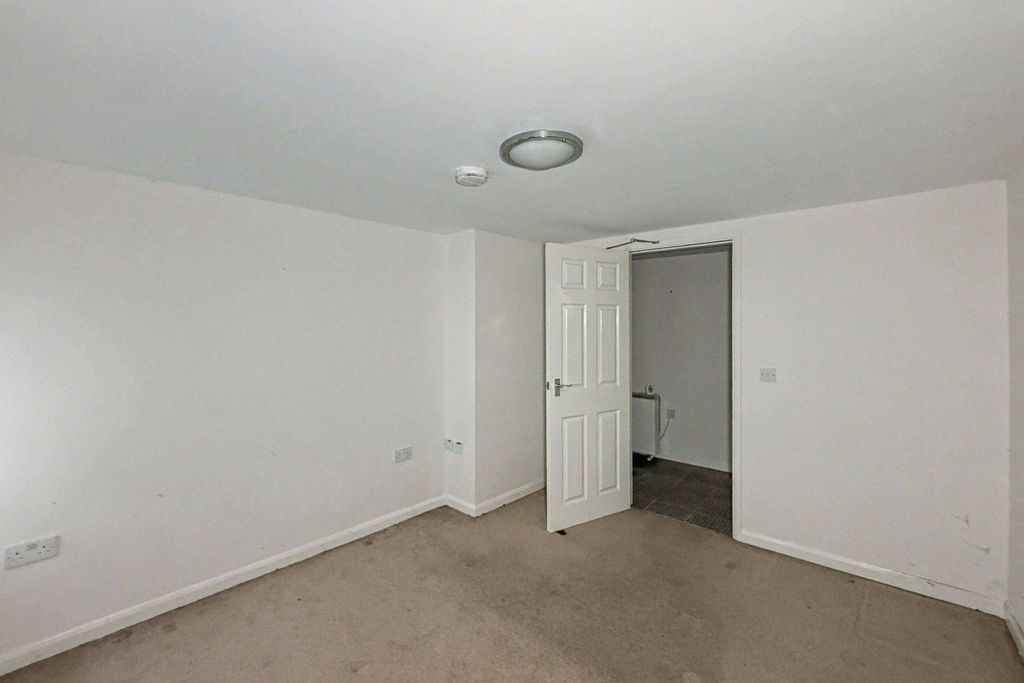 Property photo 3 of 11 Flat 2, 10 High Street, Stokesley, Middlesbrough Ts9 5Dq