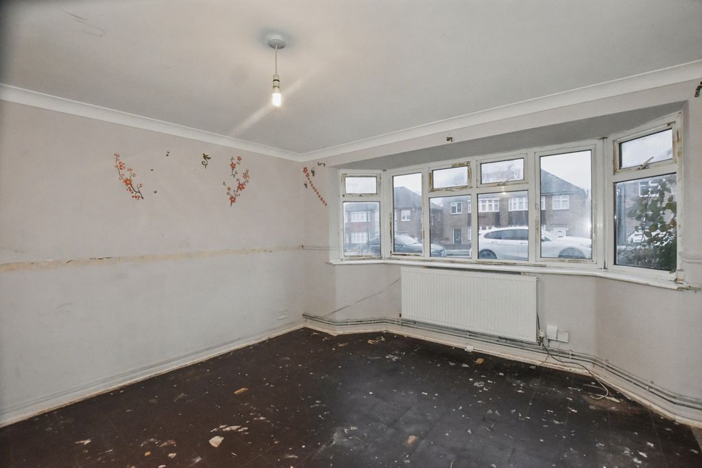 Property photo 3 of 18 46 Maylands Drive, Sidcup, Kent, Da14 4Rz