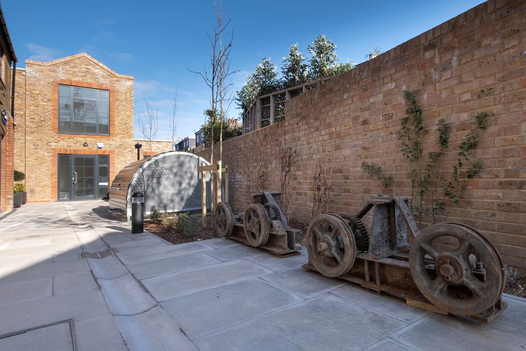 Property photo 2 of 3