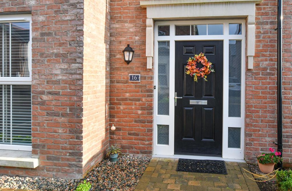 Property photo 2 of 21 Dhp-18.Jpg