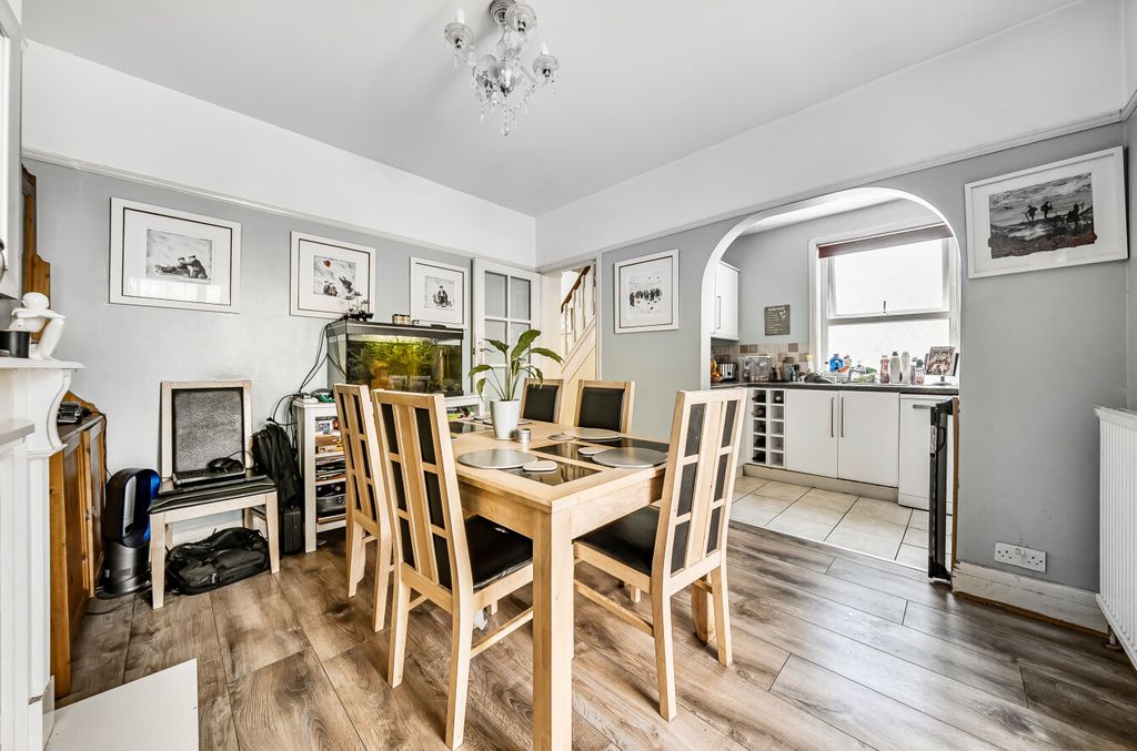 Property photo 2 of 14 1321379-12-686d5F...