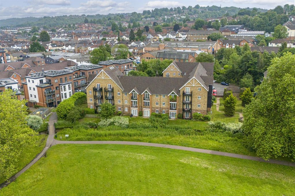 Property photo 2 of 20 Wye Gardens.Jpg