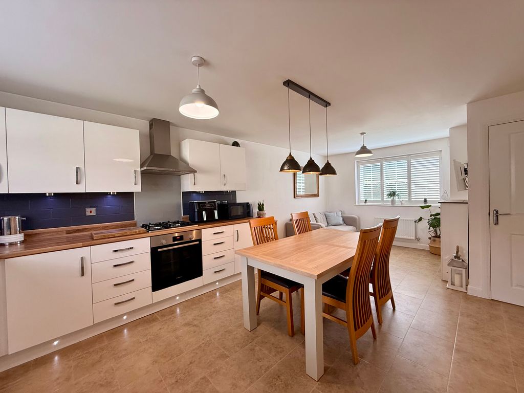 Property photo 2 of 21 Kitchen