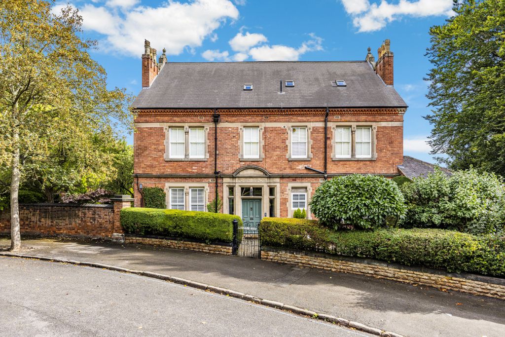 Property photo 1 of 20