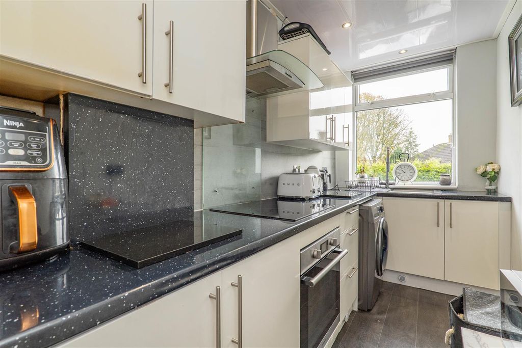 Property photo 3 of 20 Kitchen