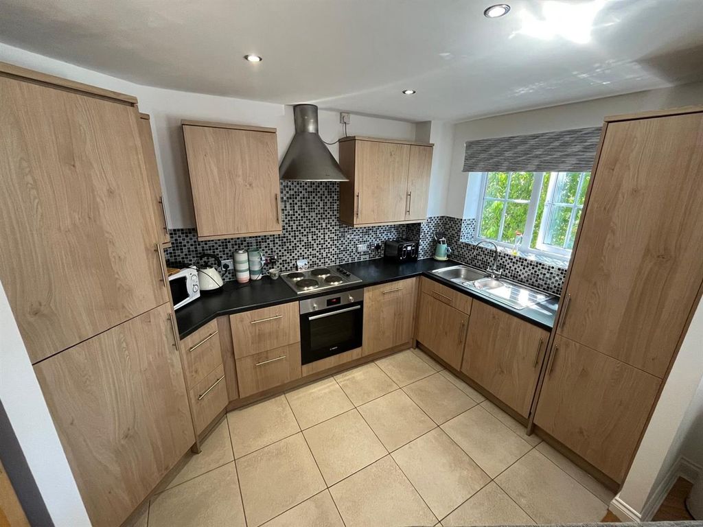 Property photo 1 of 18 Kitchen