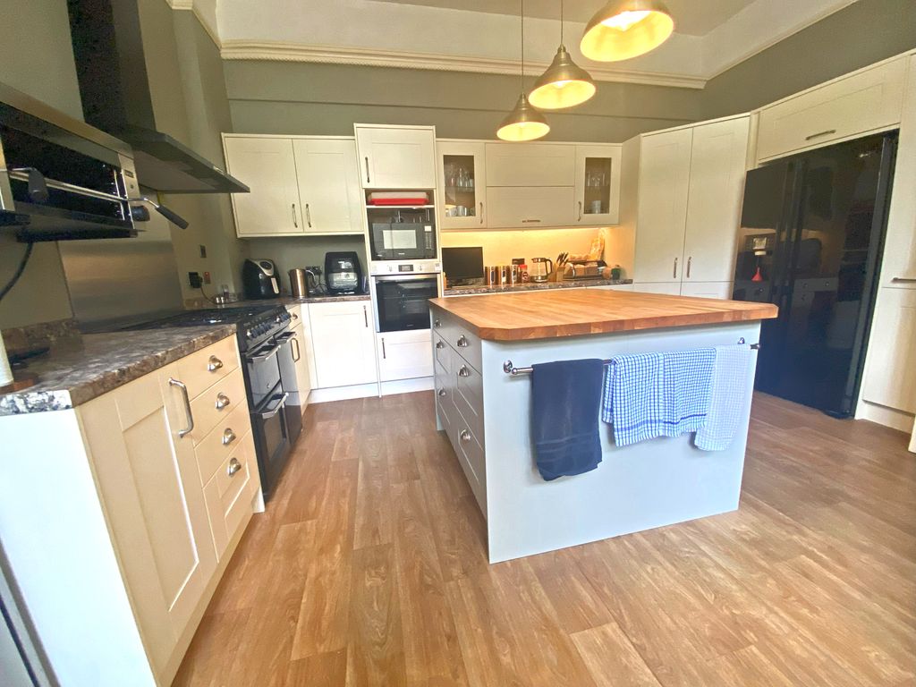 Property photo 2 of 30
