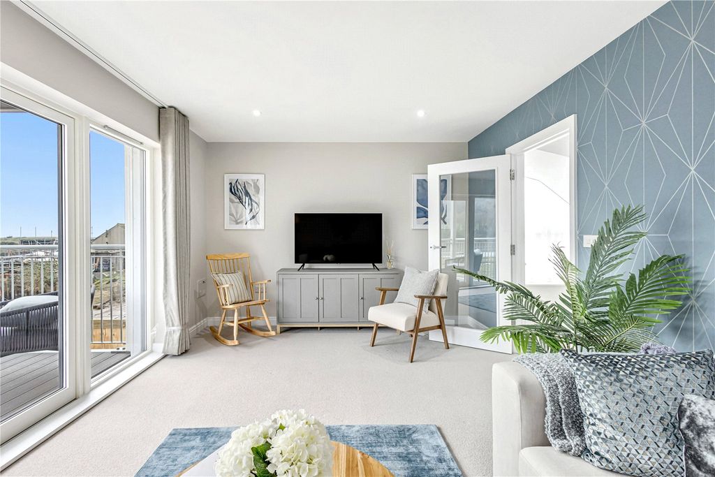 Property photo 2 of 17 Show Home