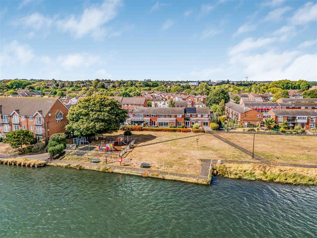 Property photo 1 of 22 5 Collier Close-Aerials-Small-Porticomarketing-Nex