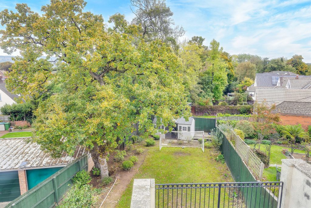 Property photo 2 of 31