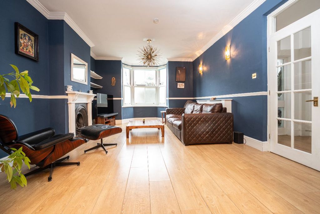 Property photo 3 of 25