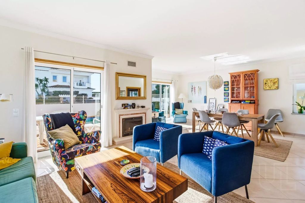 Property photo 2 of 49