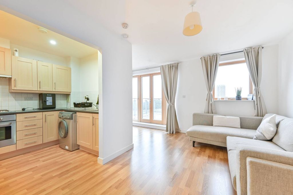 Property photo 2 of 11