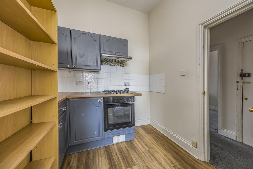 Property photo 3 of 8 Flat 7, 29-31 Festing Road, Southsea-Porticomarket