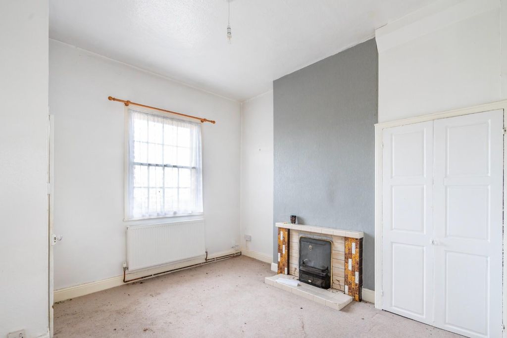Property photo 2 of 10 Heslington Road  (1 Of 1).Jpg