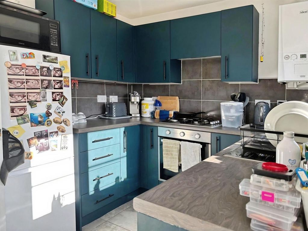 Property photo 2 of 39 3Bdbf69d-4A3A-4A40-B62B-9234B336034E.Jpg