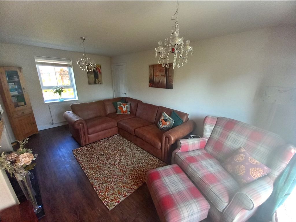 Property photo 3 of 25 Lounge