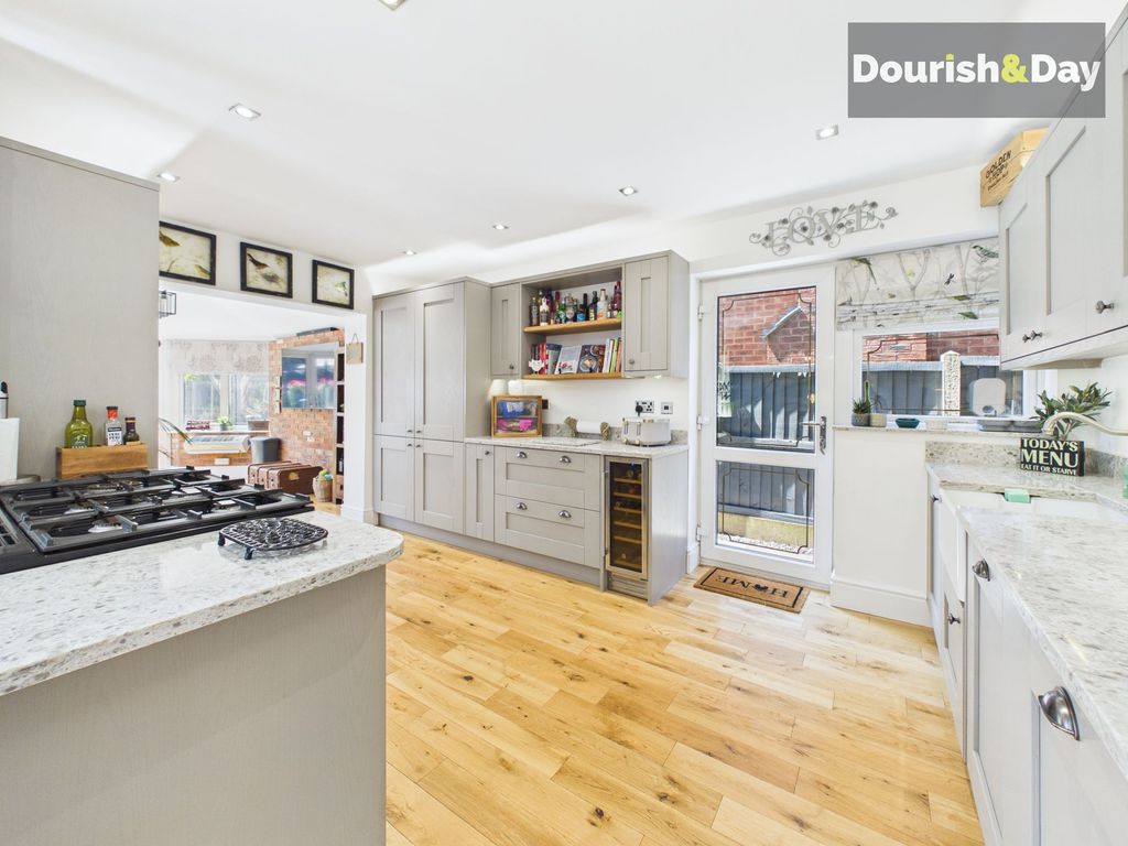 Property photo 2 of 31
