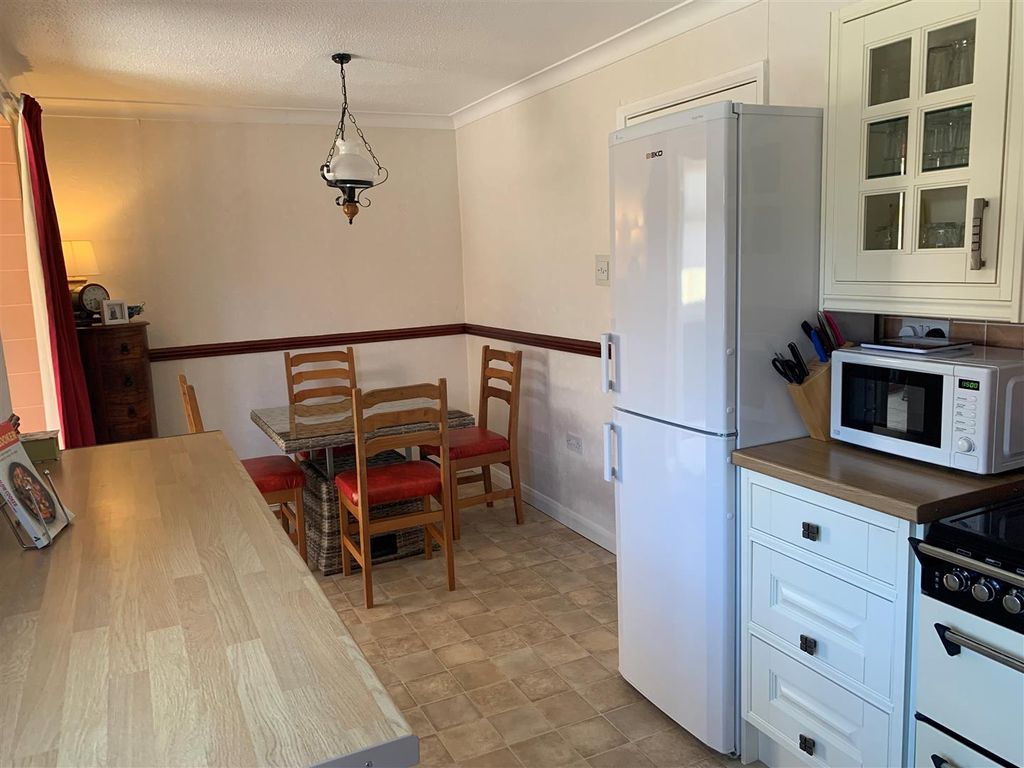 Property photo 3 of 18 Breakfast Area.Jpg