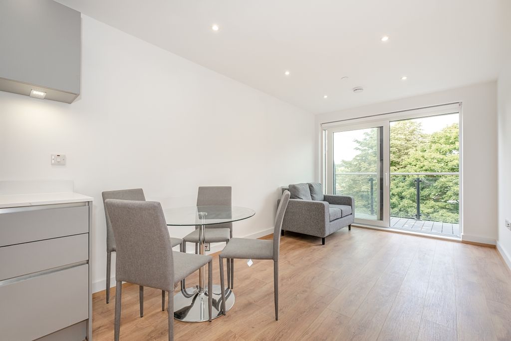 Property photo 2 of 9 Flat-137-Whytelea...