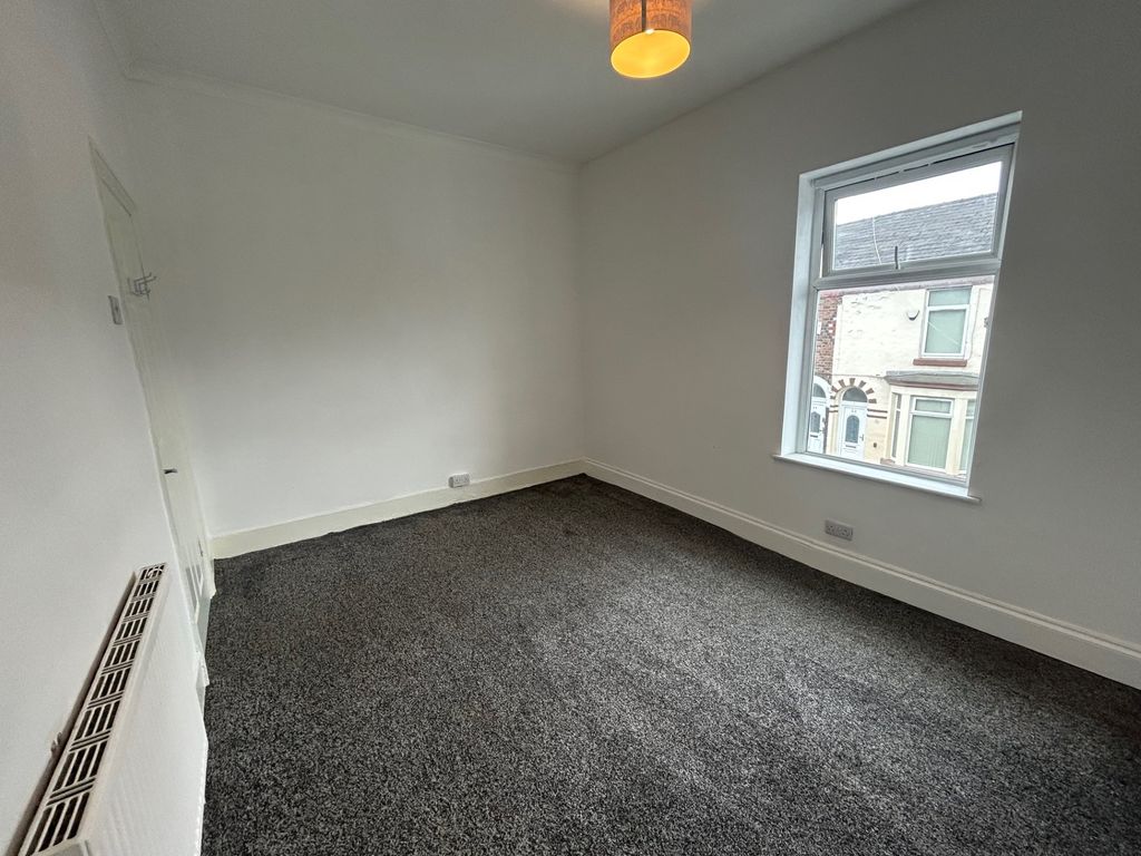 Property photo 2 of 15 Bed 1 2