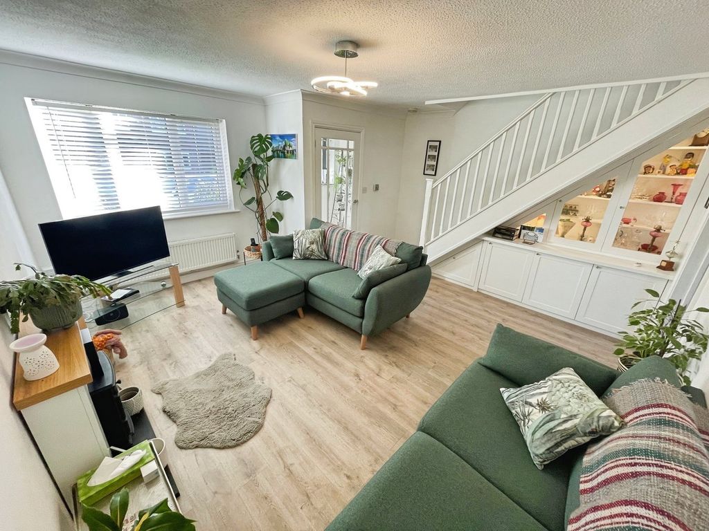 Property photo 2 of 27