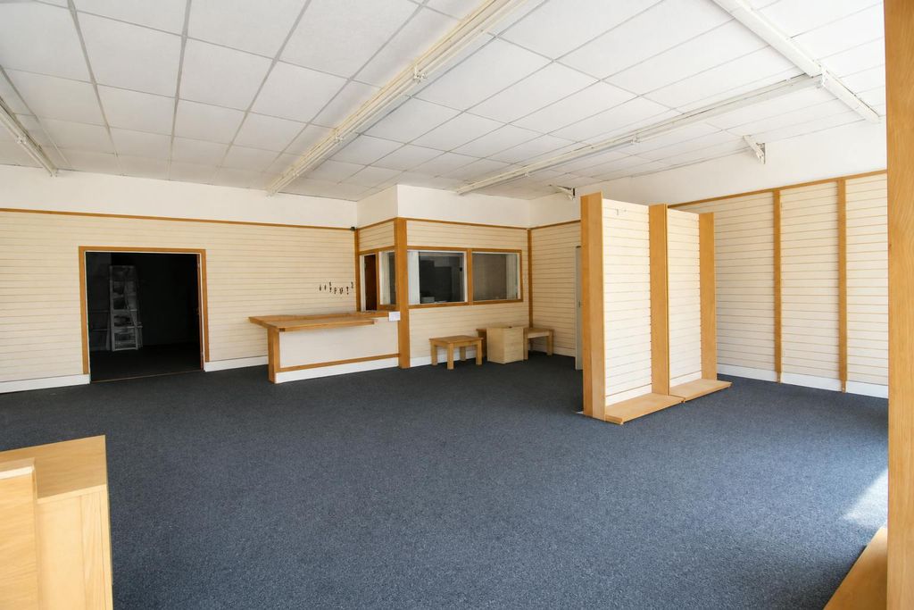 Property photo 3 of 12 d1Bf7646-8Cf4-48Ad-842F-Dd368F00B41F.Png