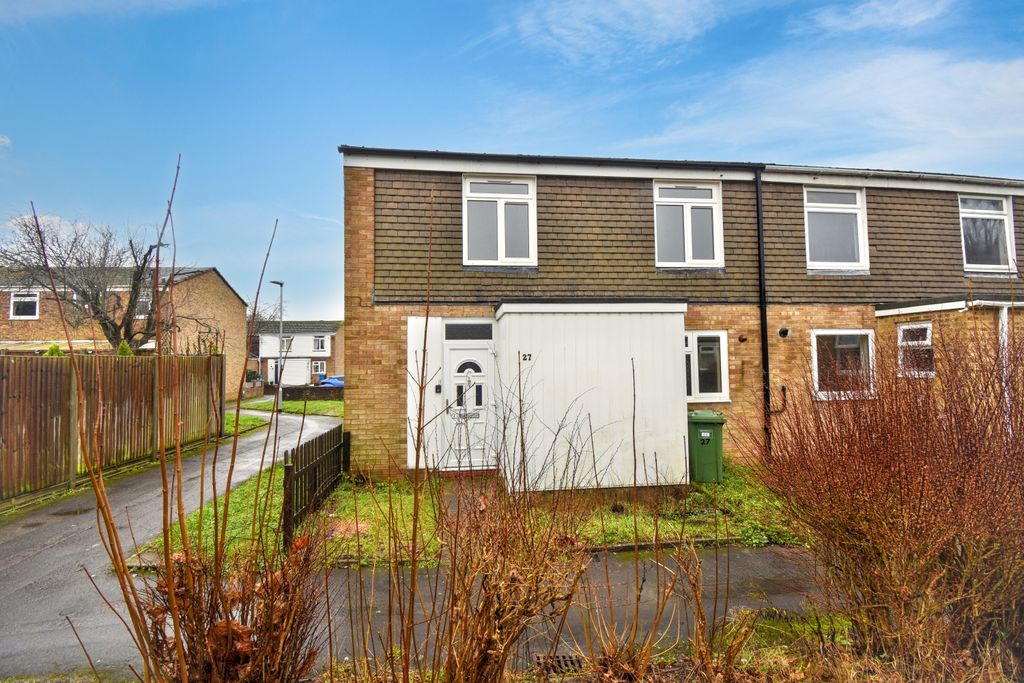 Property photo 1 of 18 27 Highfield, Bracknell, Rg12 8Xd