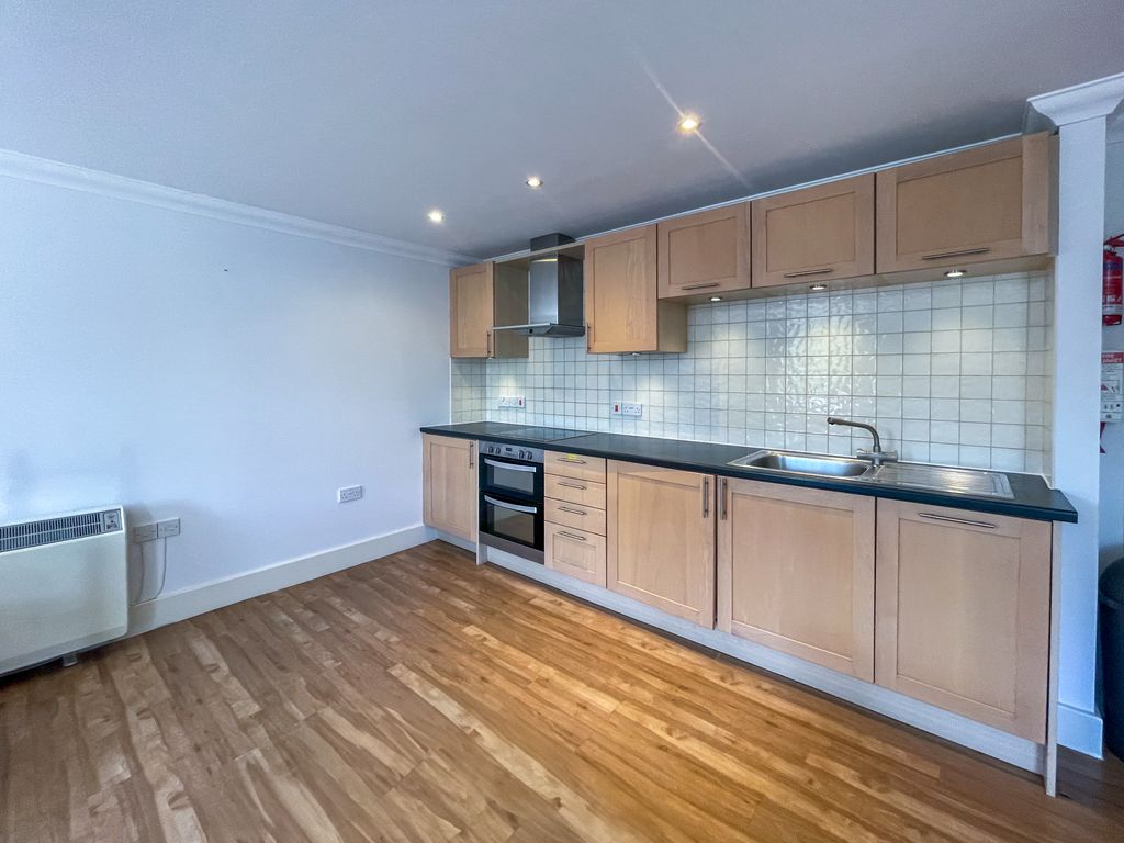 Property photo 2 of 8 F4Mh (3)
