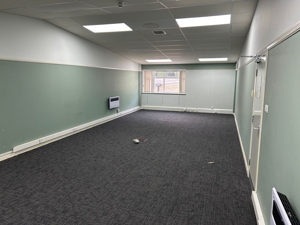 Property photo 2 of 4 Office 18
