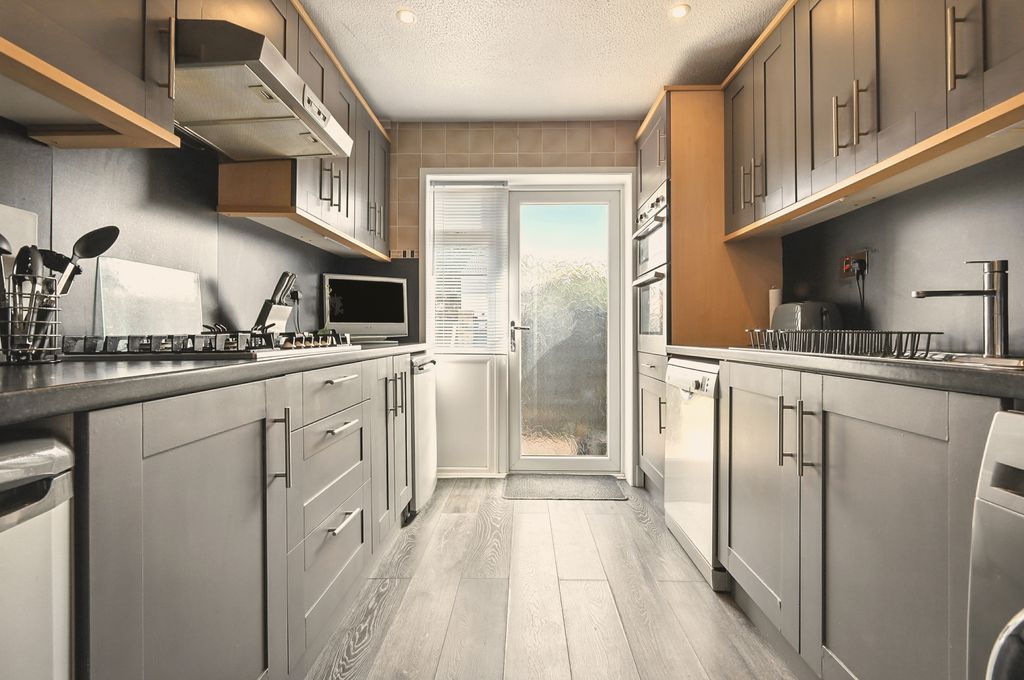 Property photo 3 of 31