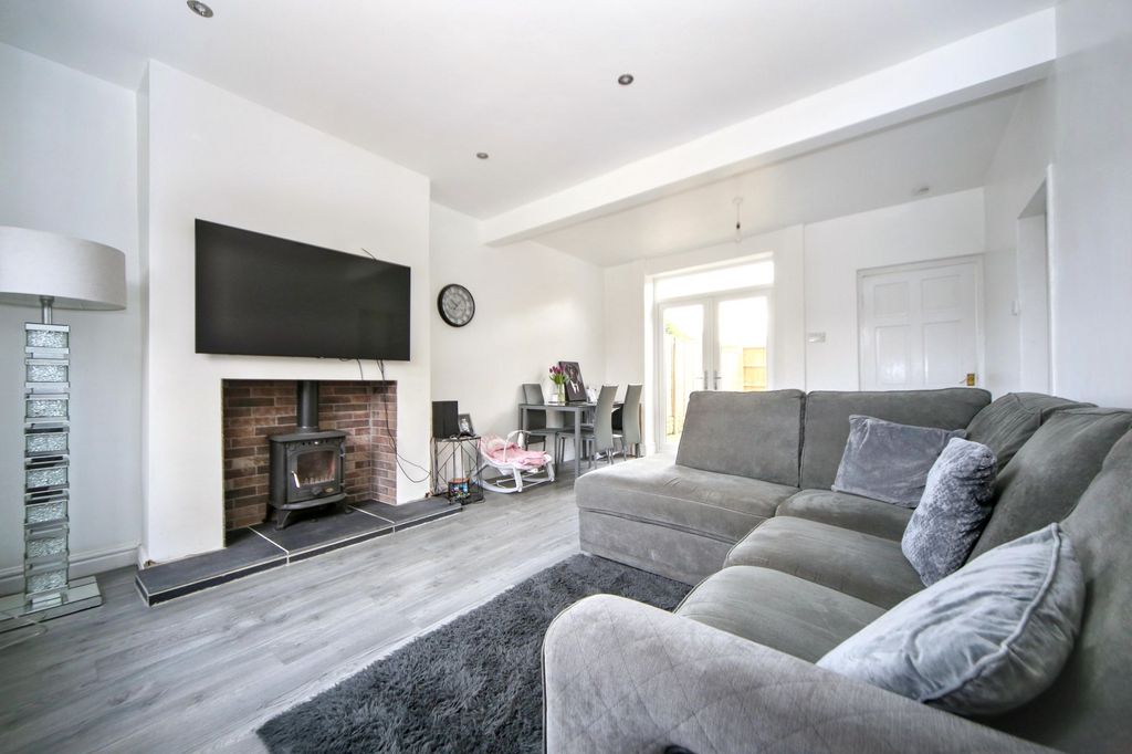 Property photo 2 of 21