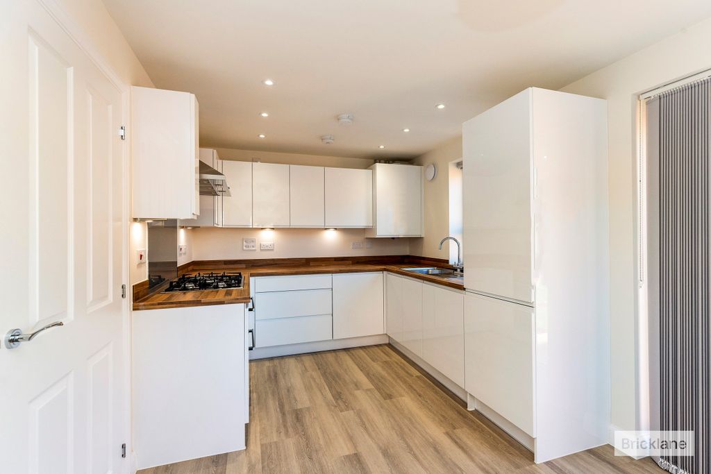 Property photo 2 of 14 Kitchen