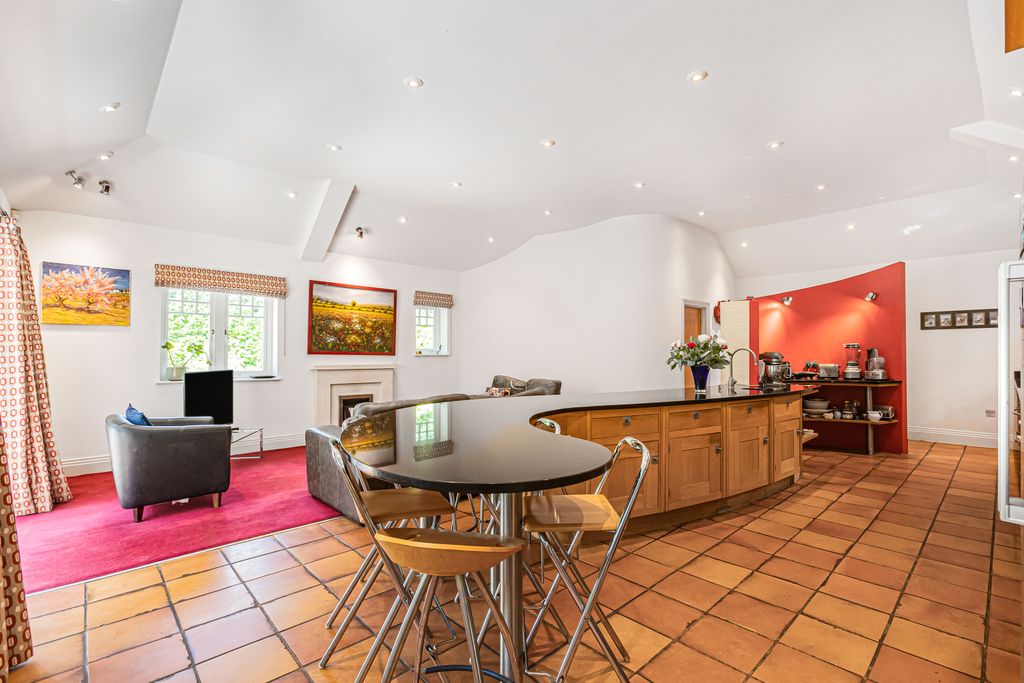 Property photo 2 of 27 Kitchen/Living Room