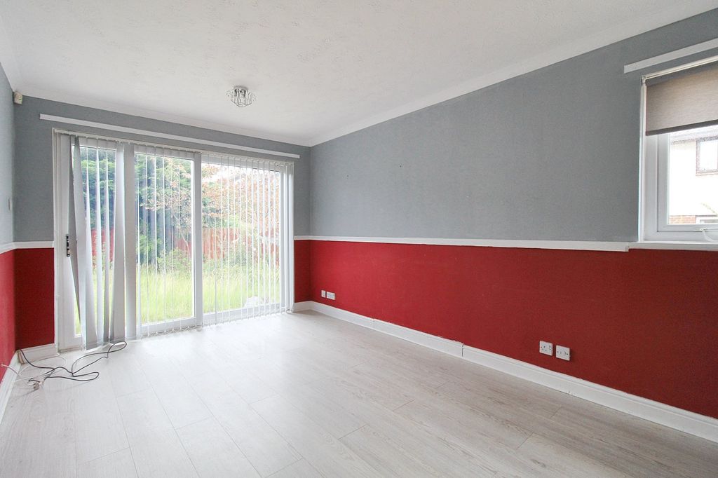 Property photo 3 of 15 Picture No. 02