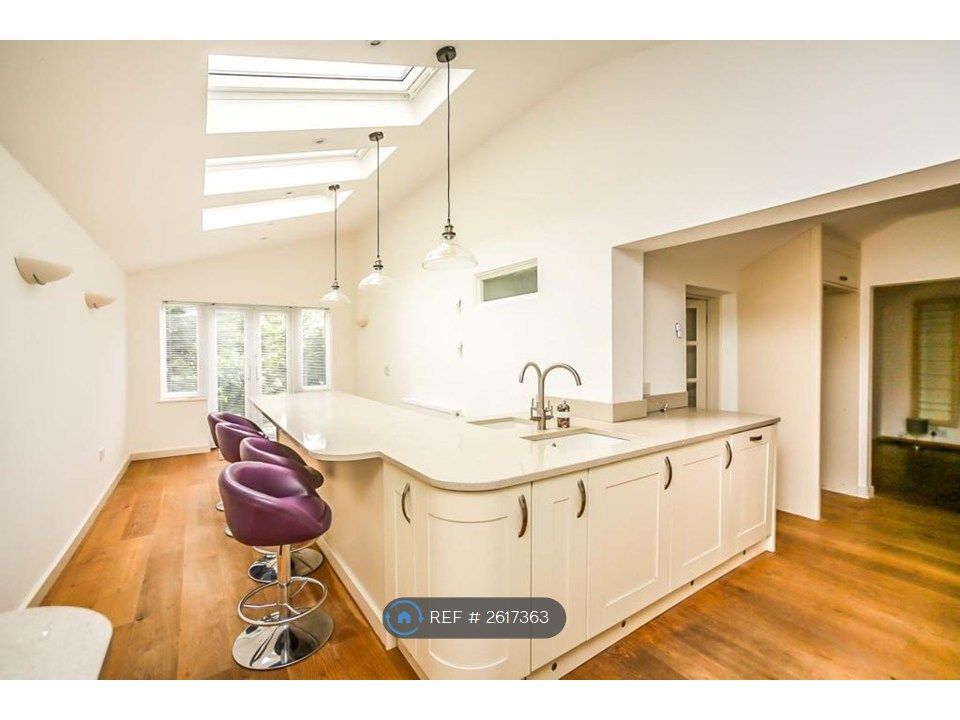 Property photo 2 of 9 Kitchen 1