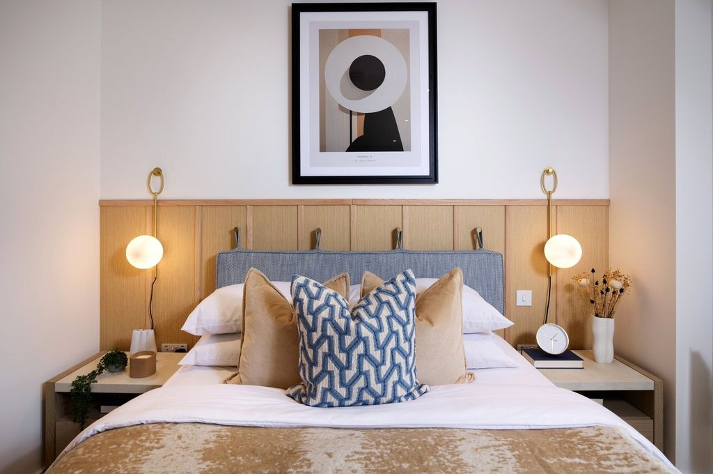 Property photo 2 of 13 Show Home Bed