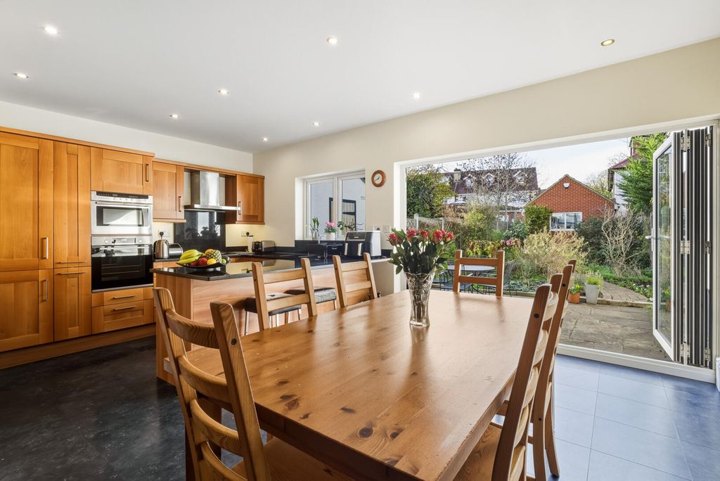 Property photo 3 of 24 Kitchen