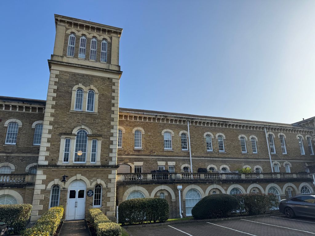 Property photo 1 of 32